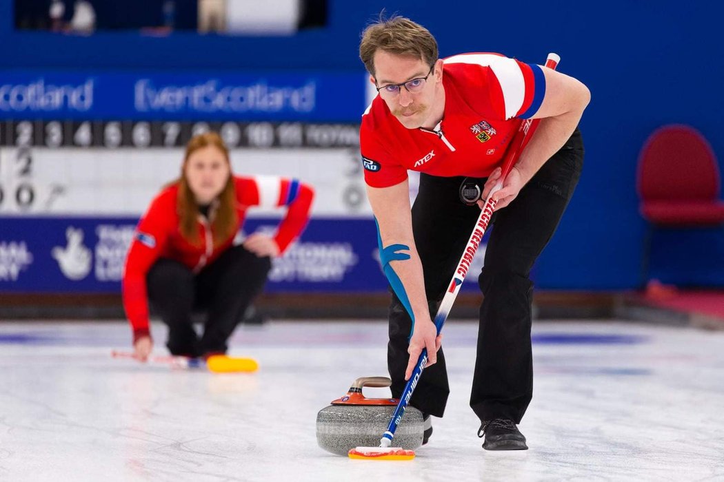 Český pár pro curling na ZOH 2022 v Pekingu: manželé Zuzana a Tomáš Paulovi