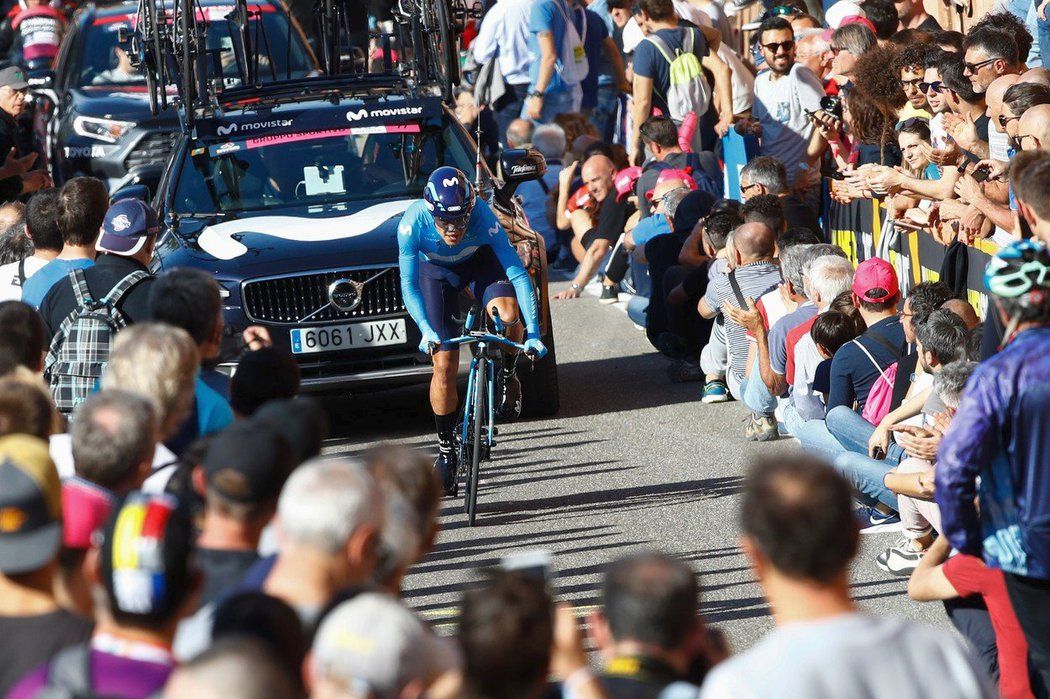 Ekvádorský cyklista Richard Carapaz vyhrál 4. etapu Gira, již v závěru ovlivnily pády v pelotonu