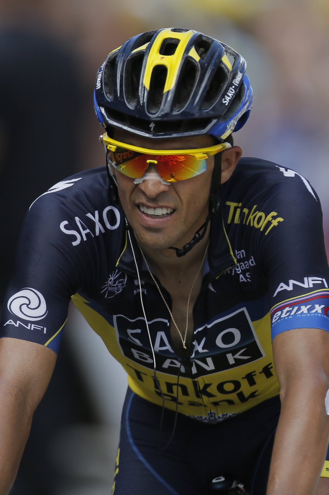 Alberto Contador měl při první pyrenejské etapě Tour de France problém. Z krize mu pomáhal i jeho český parťák z týmu Roman Kreuziger