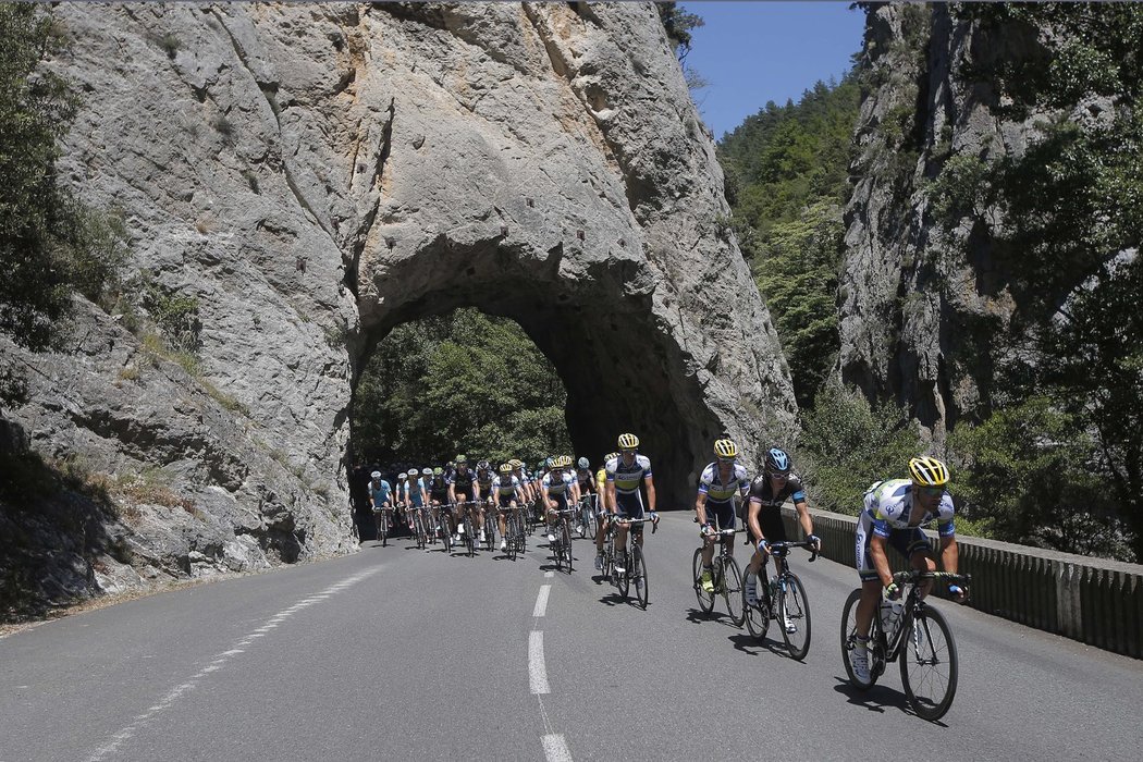 Peloton cyklistické Tour de France poprvé zamířil do Pyrenejí.