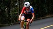 Holandská cyklistka Annemiek Van Vleutenová dlouho v Riu vedla, šanci na zlato z hromadného závodu jí ale vzal ošklivý pád