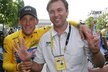 Archivní foto: Lance Armstrong a Johan Bruyneel společně oslavují cyklistův 7. triumf na Tour de France