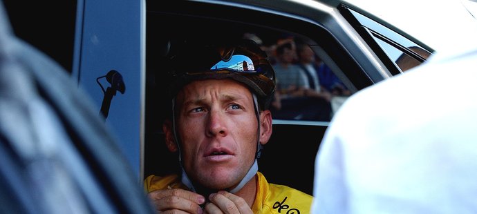 Armstrong poprvé veřejně obvinil někdejšího šéfa mezinárodní unie UCI Heina Verbruggena, že mu pomáhal s krytím dopingu.