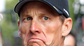 Armstrong je bez sedmi titulů z Tour a má doživotní distanc, potvrdila UCI