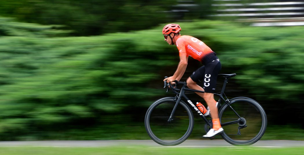 Český cyklista Jan Hirt pózuje v barvách svého týmu CCC