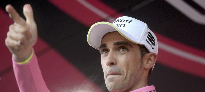 Španělský cyklista Alberto Contador je i po poslední horské etapě v čele Gira.