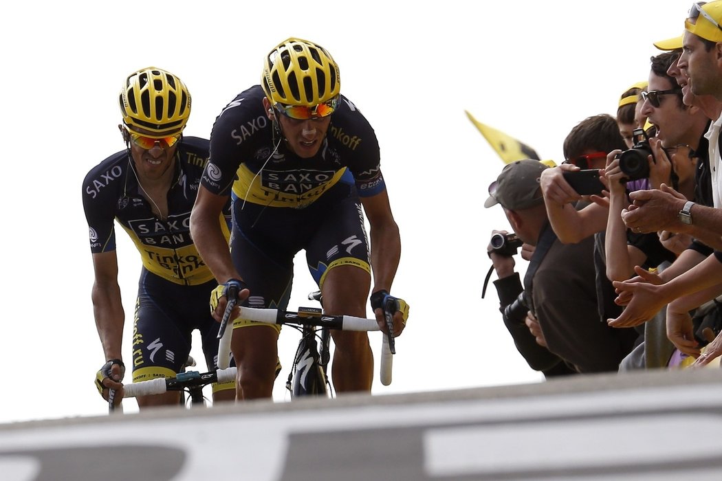 Roman Kreuziger za sebou poslušně vyváží do kopce týmového lídra Alberta Contadora