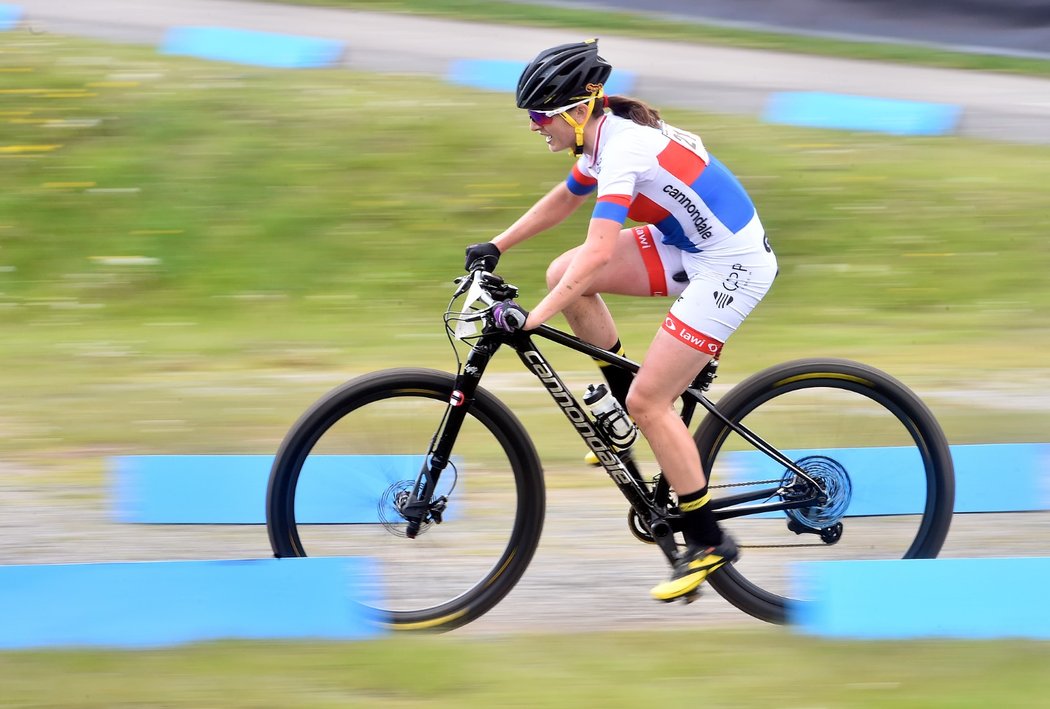 Česká bikerka Jitka Čábelická dojela v závodě SP v cross country horských kol v Novém Městě na Moravě na 22. místě