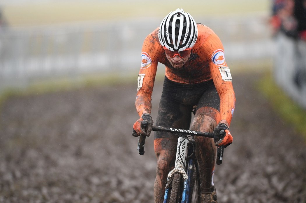 Mathieu van der Poel obhájil titul mistra světa v cyklokrosu