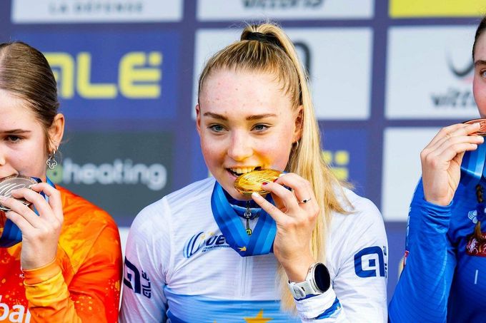 Suverénní triumf. Cyklokrosařka Bukovská má další medaili, je juniorskou mistryní Evropy Suverénní triumf. Cyklokrosařka Bukovská má další medaili, je juniorskou mistryní Evropy