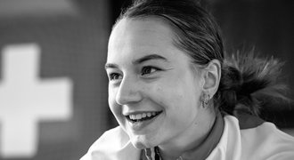 Tragédie na MS ve Švýcarsku. Na následky pádu zemřela cyklistka (†18) Tragédie na MS ve Švýcarsku. Na následky pádu zemřela cyklistka (†18)