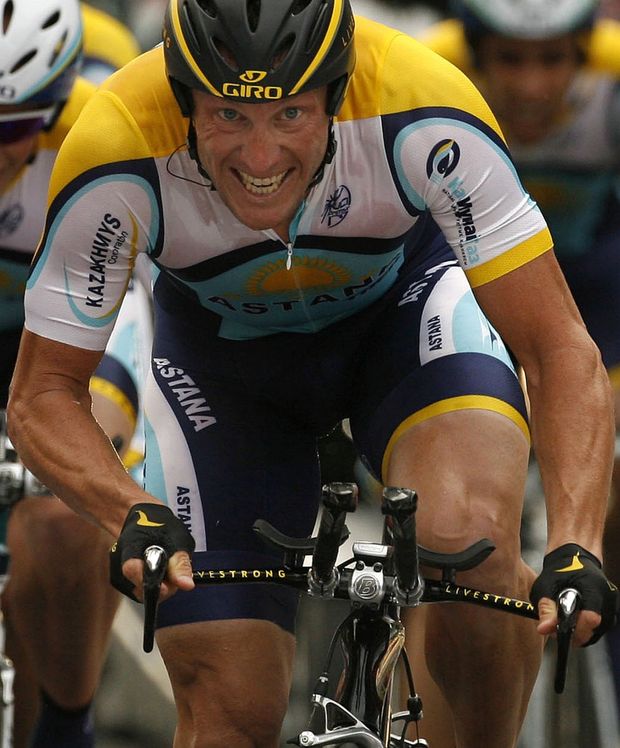 Lance Armstrong během týmové časovky. Lance Armstrong během týmové časovky.