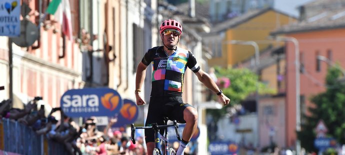 Alberto Bettiol po úniku vyhrál osmnáctou etapu Gira
