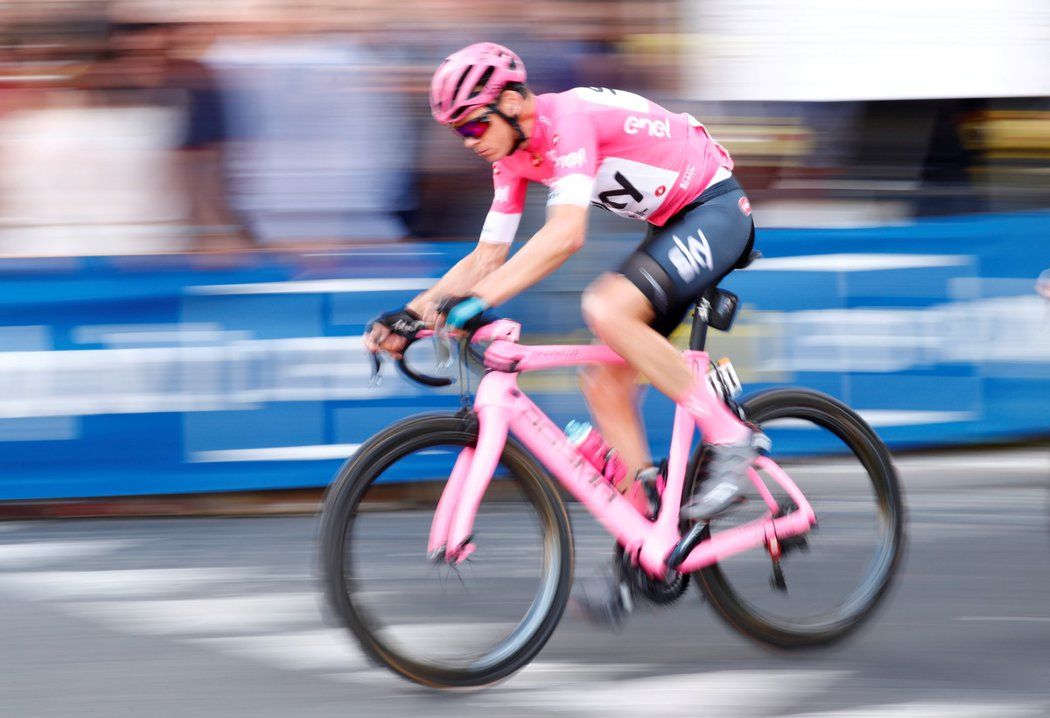 Chris Froome ovládl slavný závod Giro d&#39;Italia poprvé v kariéře