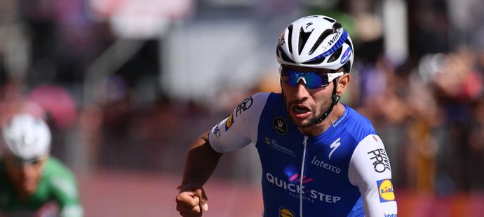 Kolumbijský cyklista Fernando Gaviria vyhrál třetí etapu Gira d&#39;Italia