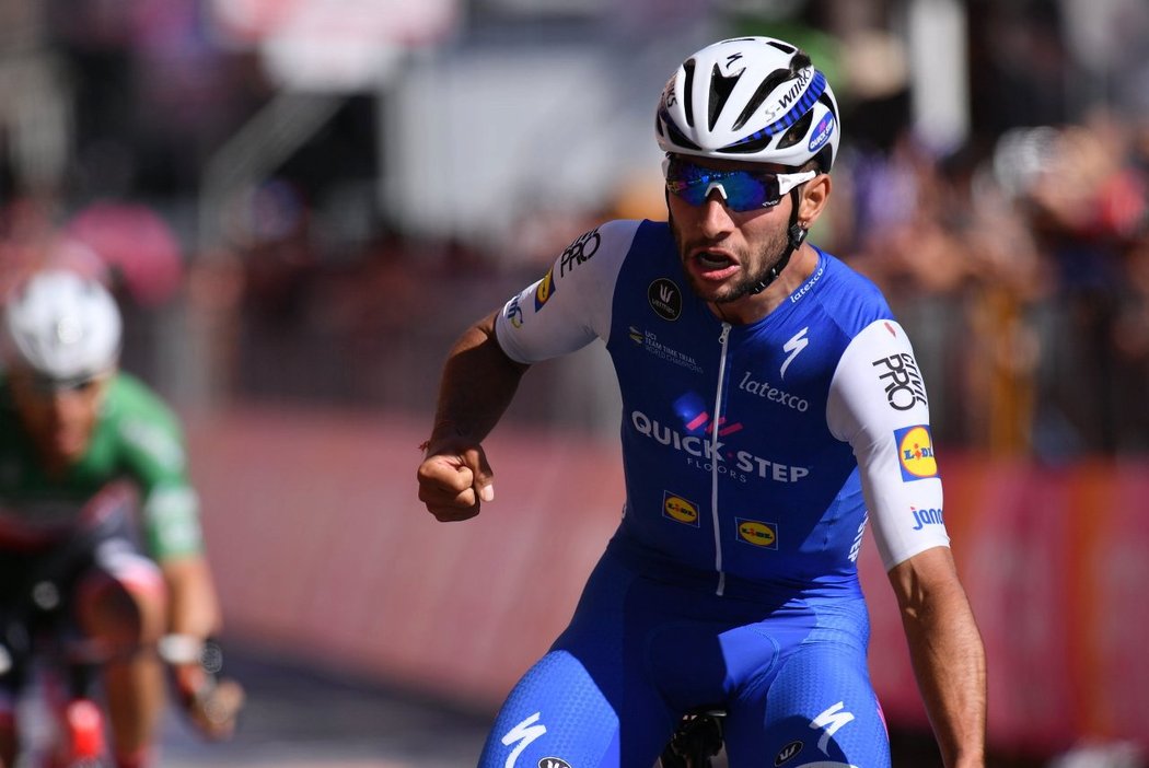 Kolumbijský cyklista Fernando Gaviria vyhrál třetí etapu Gira d&#39;Italia