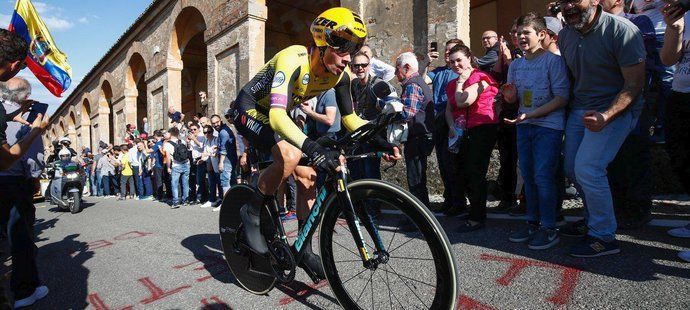 Primož Roglič ovládl úvodní časovku Giro d&#39;Italia