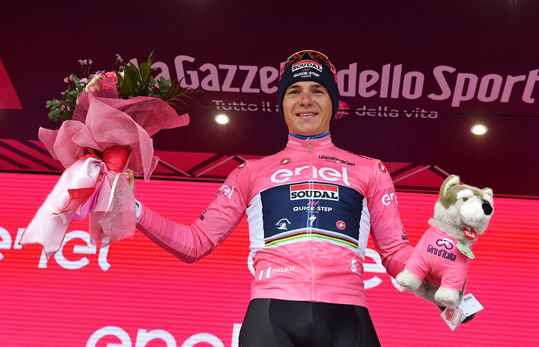 Giro: Remco Evenepoel slaví v růžovém dresu po triumfu v časovce