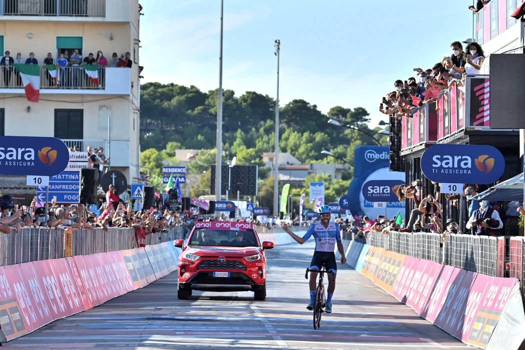 Alex Dowsett po úniku ovládl osmou etapu Giro d´Italia