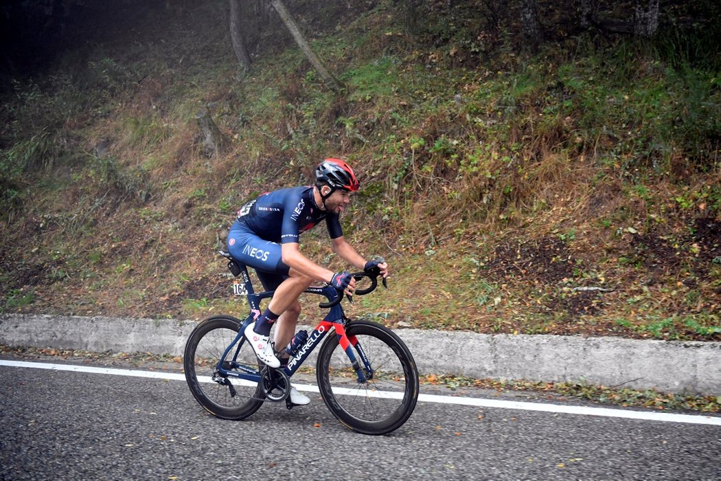 Mistr světa v časovce Filippo Ganna vyhrál kopcovitou 5. etapu cyklistického Gira d&#39;Italia.