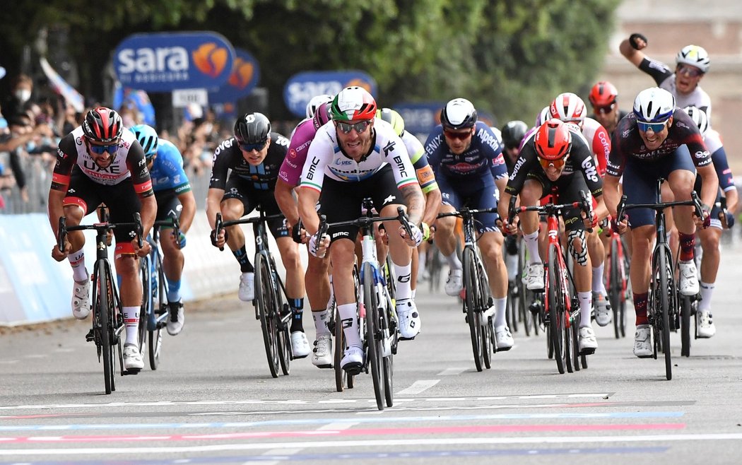 Giacomo Nizzolo vyhrál závěrečný sprint 13. etapy Gira d&#39;Italia