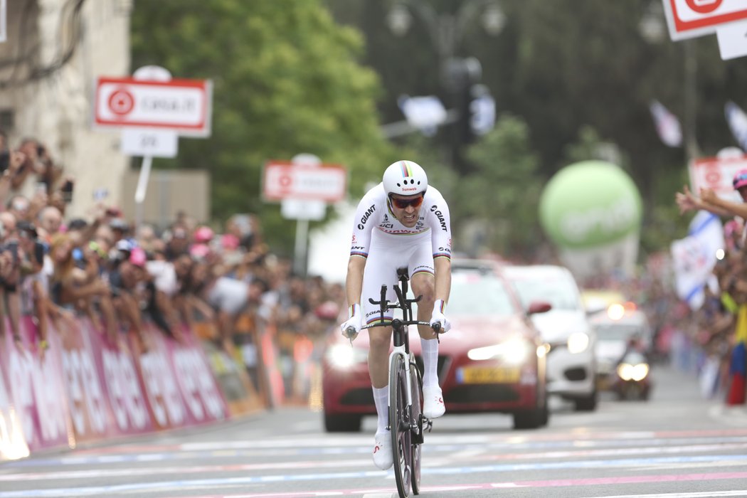 Tom Dumoulin se stal vítězem první etapy