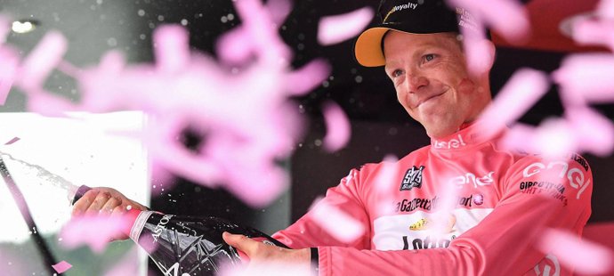 Steven Kruijswijk drží od soboty růžový dres vedoucího závodníka