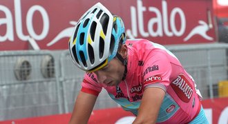 Na zasněženém Galibieru vyhrál Visconti, Giro dál vede Nibali