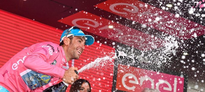 Italský cyklista Vincenzo Nibali a jeho radost