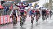 Pascal Ackermann vítězí v deštivé 5. etapě Giro d&#39;Italia
