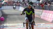 Kolumbijský cyklista Nairo Quintana v cíli úspěšné etapy na italském Giru