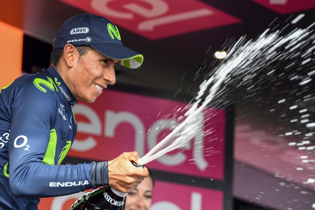 Nairo Quintana slaví vítězství v etapě na Giru d&#39;Italia