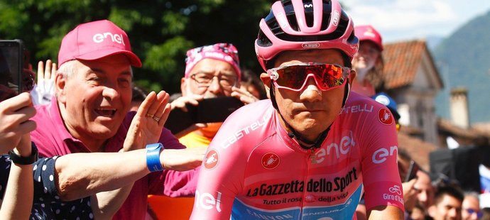 Ekvádorský cyklista Richard Carapaz udržel v předposlední 20. etapě Gira dvouminutové vedení před Vincenzem Nibalim a má na dosah celkový triumf.