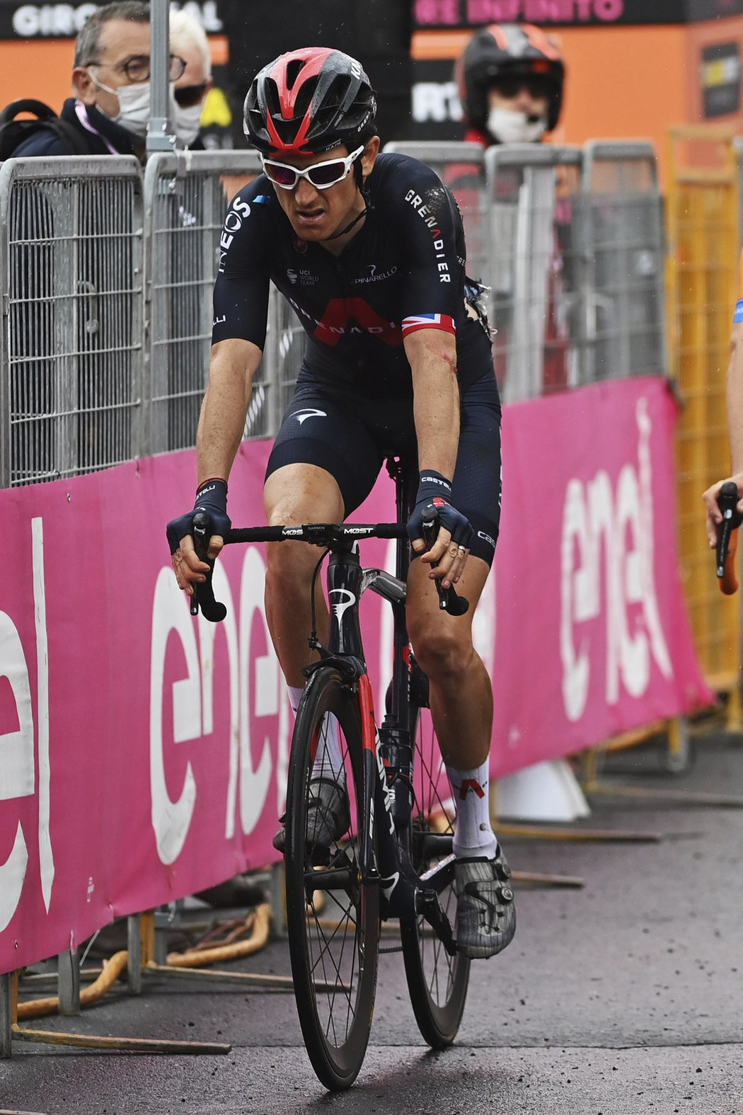 Italské Giro pro Gerainta Thomase skončilo předčasně