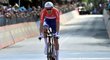 Nizozemský cyklista Tom Dumoulin v cíli časovky na Giru d&#39;Italia