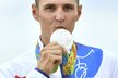 Jaroslav Kulhavý se raduje se svou stříbrnou medailí z olympiády v Riu