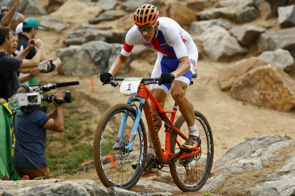 Jaroslav Kulhavý bojuje v závodě horských kol na olympiádě v Riu.