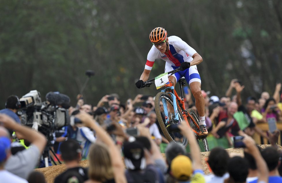 Jaroslav Kulhavý si v Riu jede pro stříbrnou medaili v závodě cross country horských kol