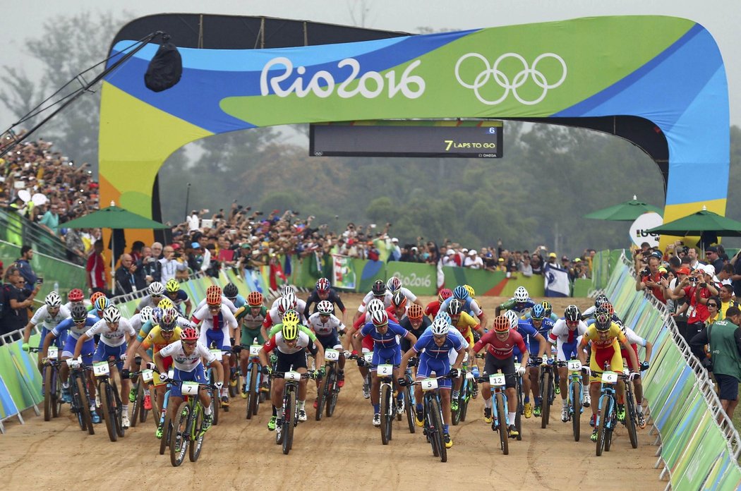 Start bikerů do individuálního závodu na olympiádě v Riu