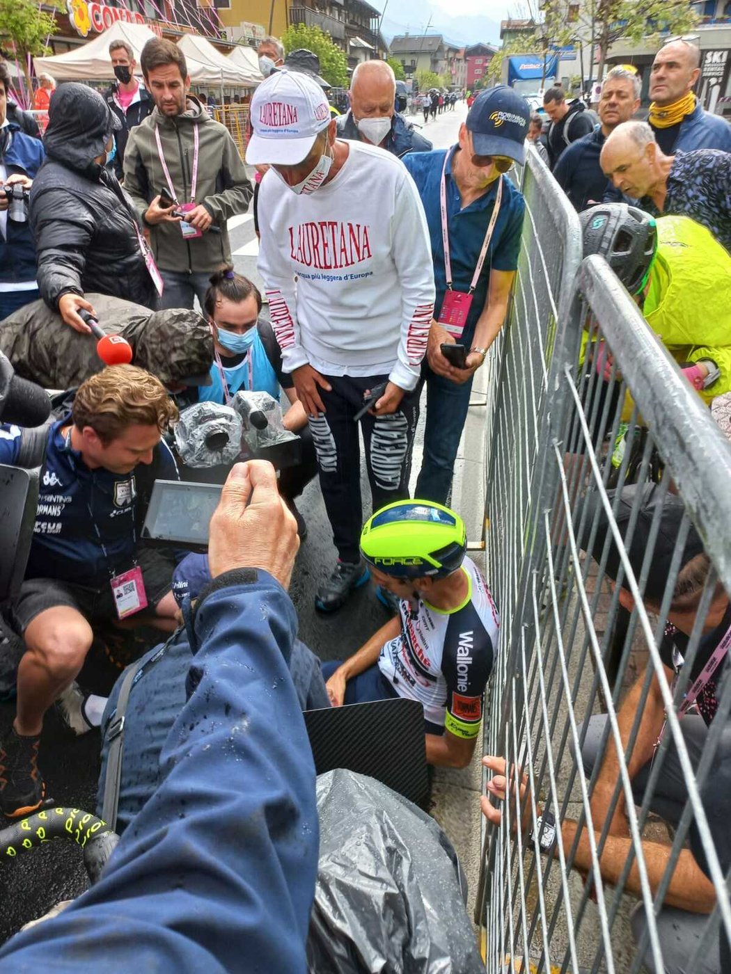 Jan Hirt v centru pozornosti cyklistických novinářů