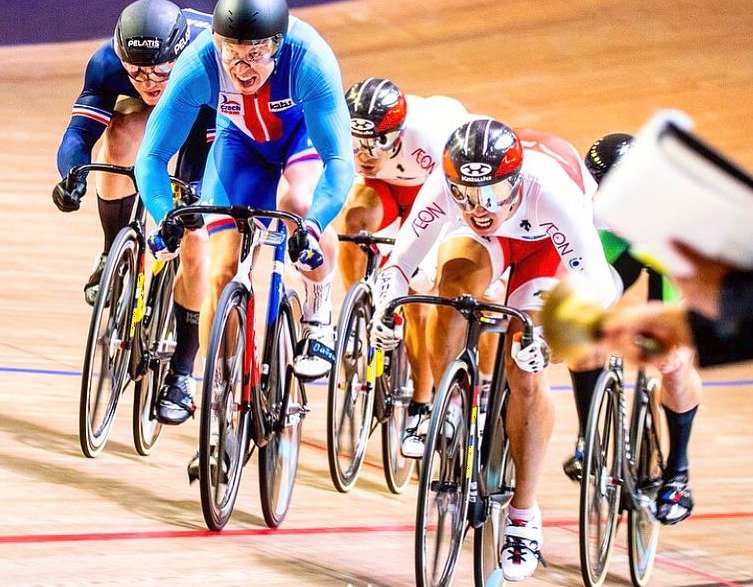 Dráhový cyklista Tomáš Bábek, nedávný šampion Evropských her z pevného kilometru, v Japonsku s přestávkami prožil dva roky a poznal mnohé o zemi, lidech i o místní speciální verzi keirinu.