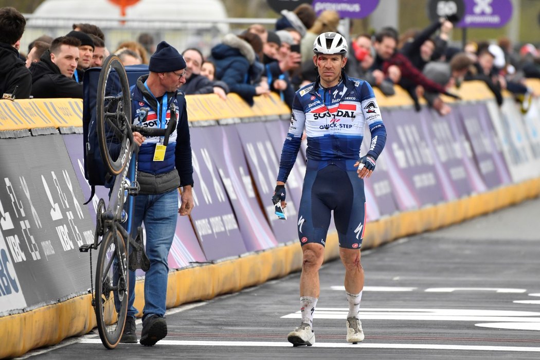 Davide Ballerini dokráčel do cíle monumentu Kolem Flander s krvavým zraněním v obličeji