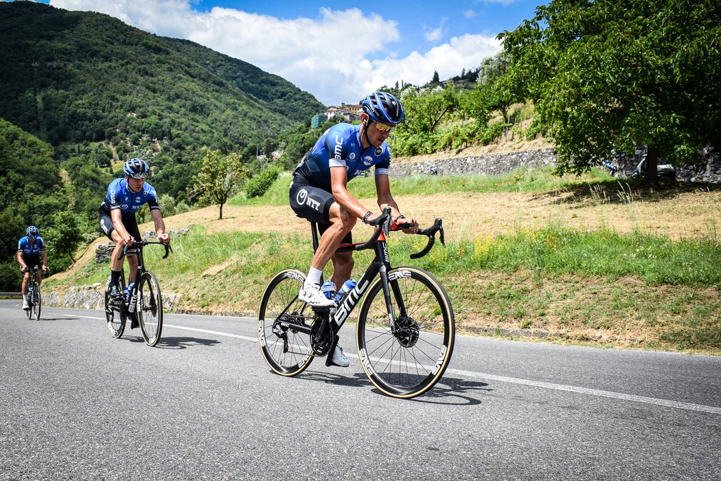 Český jezdec Roman Kreuziger v dresu stáje NTT Pro Cycling, za kterou závodí v roce 2020 i na Tour de France