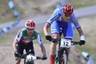 Jaroslav Kulhavý z ČR a Nino Schurter ze Švýcarska