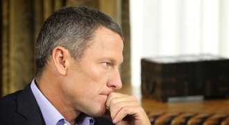 Lance Armstrong zvažuje, že se přizná dopingovým úřadům