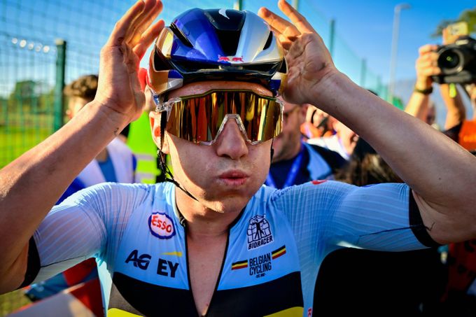 O cyklistickém mistru Evropy rozhodl MILIMETR. Belgičan Evenepoel potvrdil roli favorita O cyklistickém mistru Evropy rozhodl MILIMETR. Belgičan Evenepoel potvrdil roli favorita
