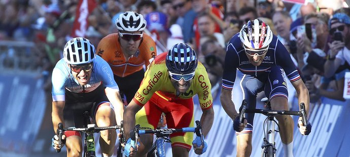 Španěl Alejandro Valverde při svém zlatém spurtu na mistrovství světa