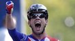 Britský cyklista Mark Cavendish projíždí jako vítěz cílem závodu s hromadným startem na mistrovství světa v Dánsku