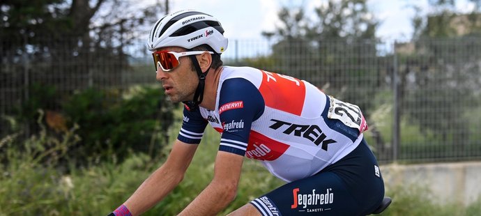 Italský jezdec Vincenzo Nibali vyhrál slavný domácí závod v roce 2016