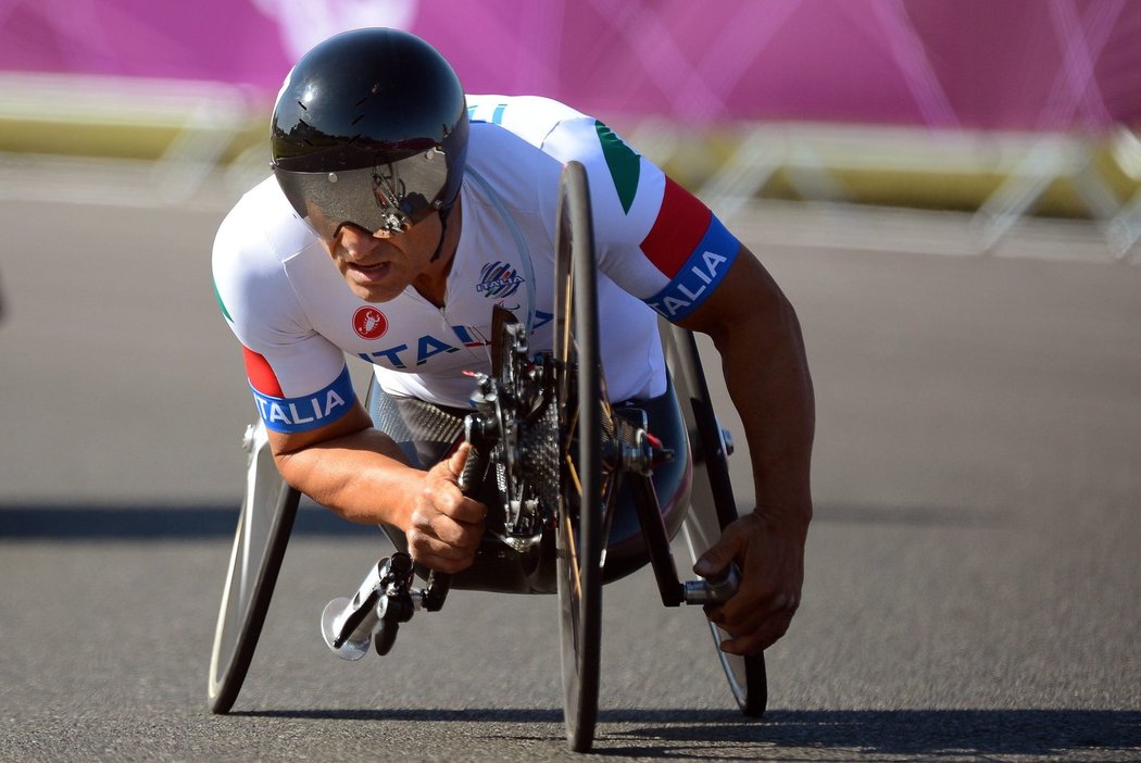 Bývalý jezdec F1 Alessandro Zanardi během časovky na paralympijských hrách v Londýně